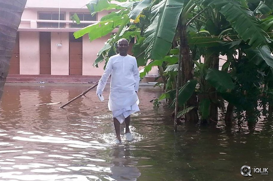 Celebs-at-Chennai-Flood-Relief-Activities